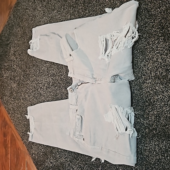 AMERICAN EAGLE MOM JEAN - Picture 2 of 3